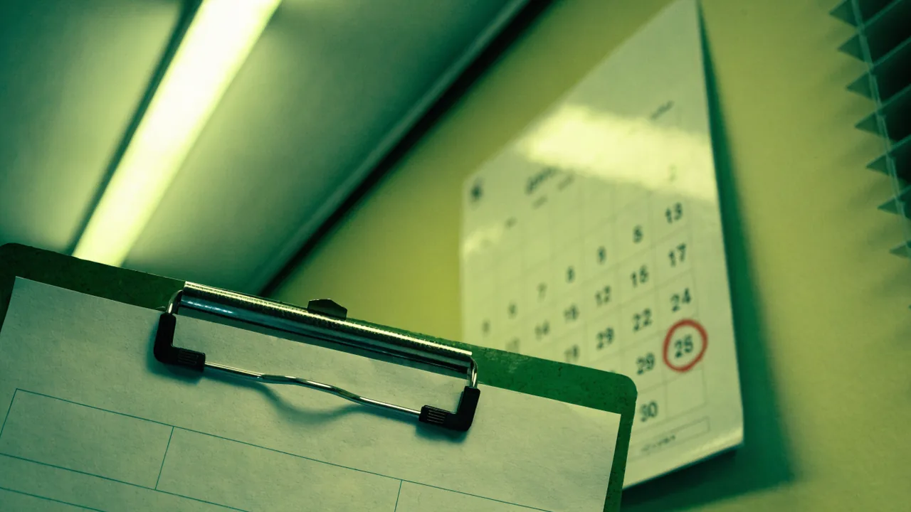 California DMV SR-1 accident report form with a ten-day deadline reminder beside a calendar